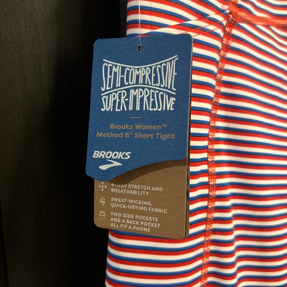 NWT Women's Brooks Method 8" Short red, white, and blue size xs - Picture 3 of 5